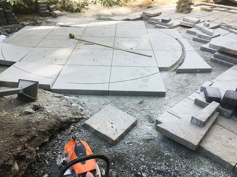 Une terrasse sur mesure en pierre