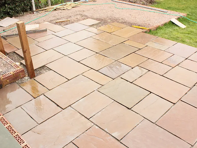 Terrasse en pierres naturelles