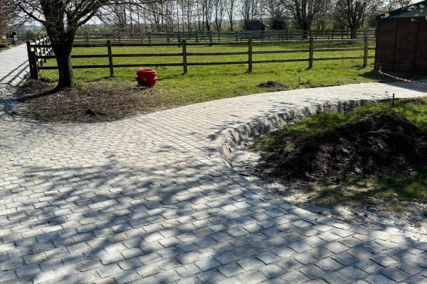 Comment nettoyer et entretenir une terrasse en pierre naturelle ?