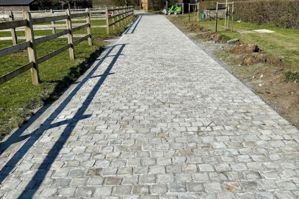 Tout savoir sur le pavage en pierre naturelle 