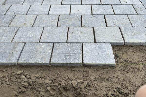 Pavage en pierre naturelle à Ittre : un extérieur durable et élégant